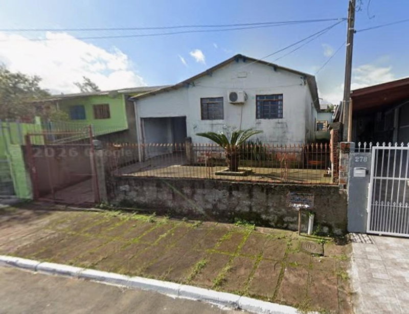 Casa com 36m² e terreno de 255m², ideal para investimento
