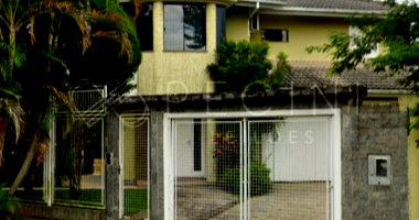 Prédio Residencial 2 Pavimentos com 223m² Construída, Ocupado