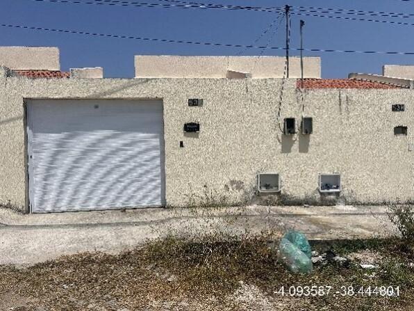 Casa com 2 quartos, 1 banheiro e 1 vaga de garagem