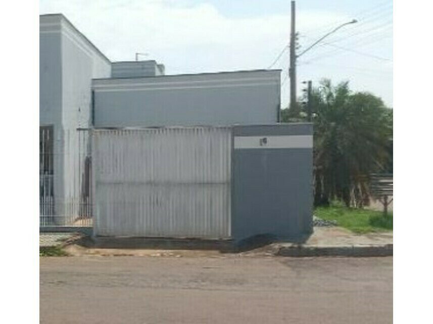Casa com 321,34m² de terreno e 206,84m² construída, ocupada