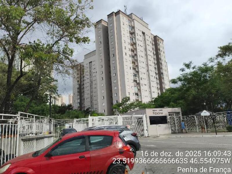 Apartamento com 2 quartos, 2 banheiros e 1 vaga de garagem