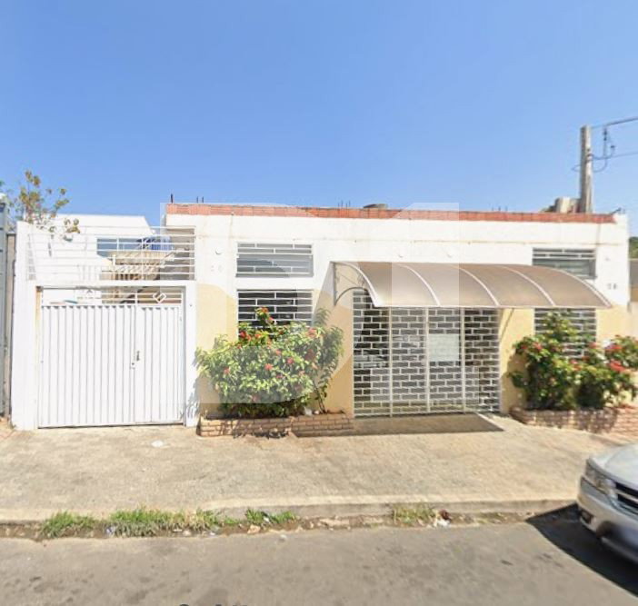 Loja comercial com 180,60m², 2 banheiros e garagem