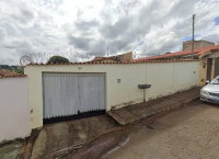 Casa Ocupada com 42m² de Área Construída em Terreno de 240m²
