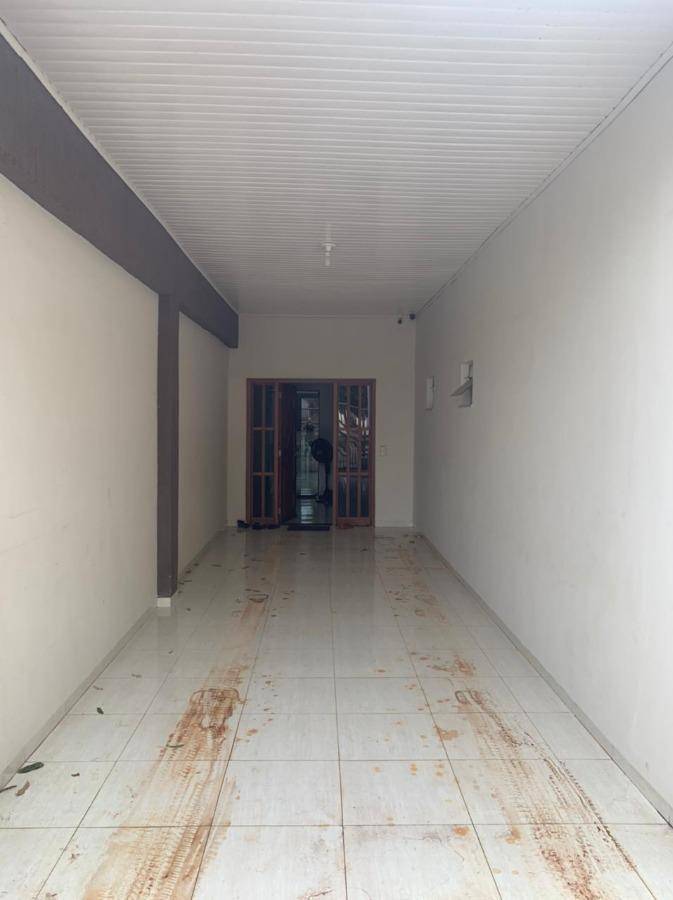 Casa com 3 quartos, 2 banheiros, 2 vagas, 174m² construída, ocupada