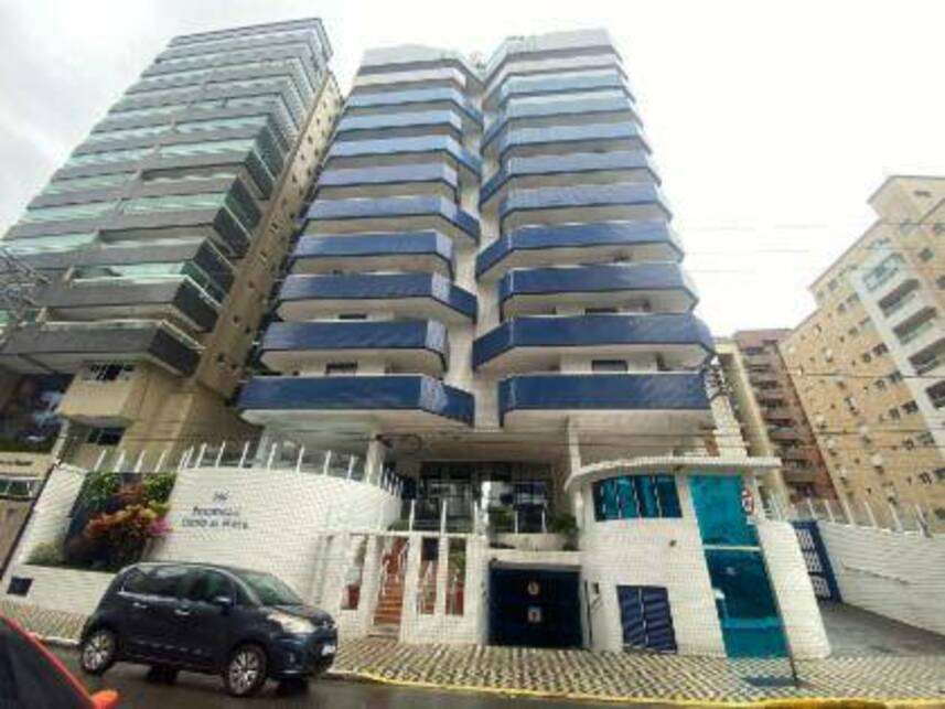 Apartamento com 3 Vagas em Leilão