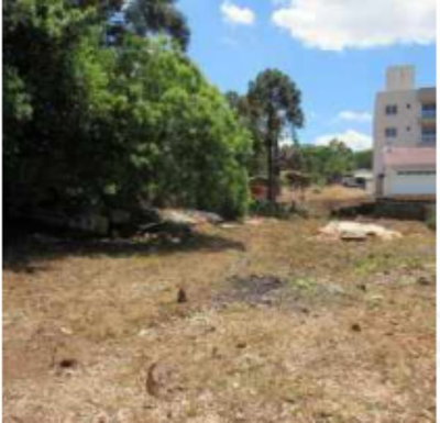 Casa térrea em alvenaria com 165m² em lote de 3.140m², em bom estado de conservação
