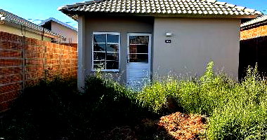 Casa com 2 quartos e 43,85 m² em leilão
