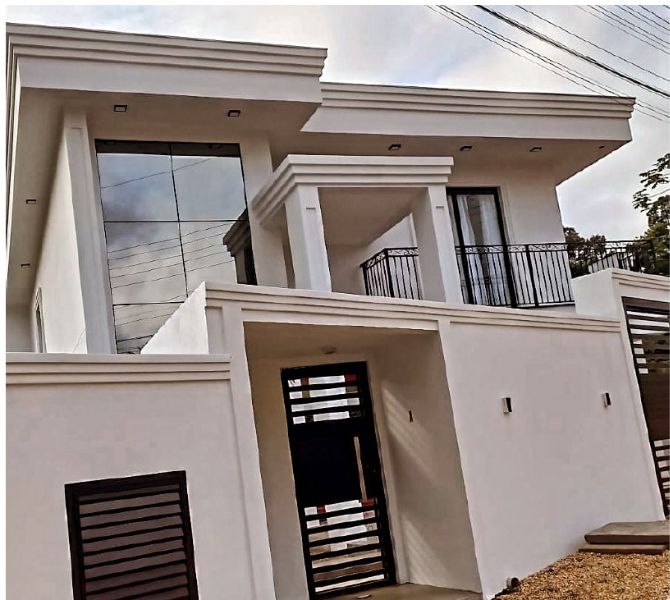 Casa Alto Padrão com 3 quartos, 2 banheiros e garagem, 260m² construída