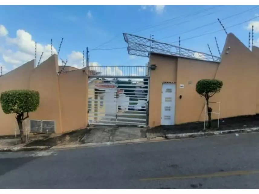 Casa com 1 vaga, 66m² privativos e 174m² construída, ocupada