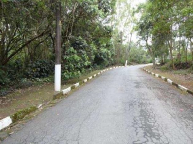 Espaçoso Terreno de 1.936m² para Investimento