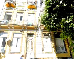 Prédio com 6,45x19m, histórico, sem info de quartos e banheiros