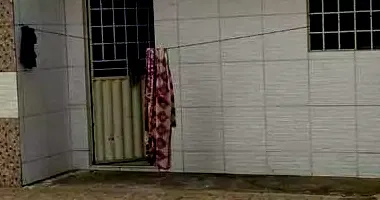 Casa padrão ocupada com 3 quartos, 2 banheiros e 2 vagas