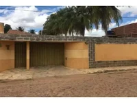 Casa ampla com 358m² construída e terreno de 2.760m², imóvel