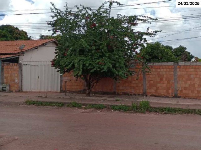Terreno com 1.000m² e duas casas, totalizando 211m² de construção