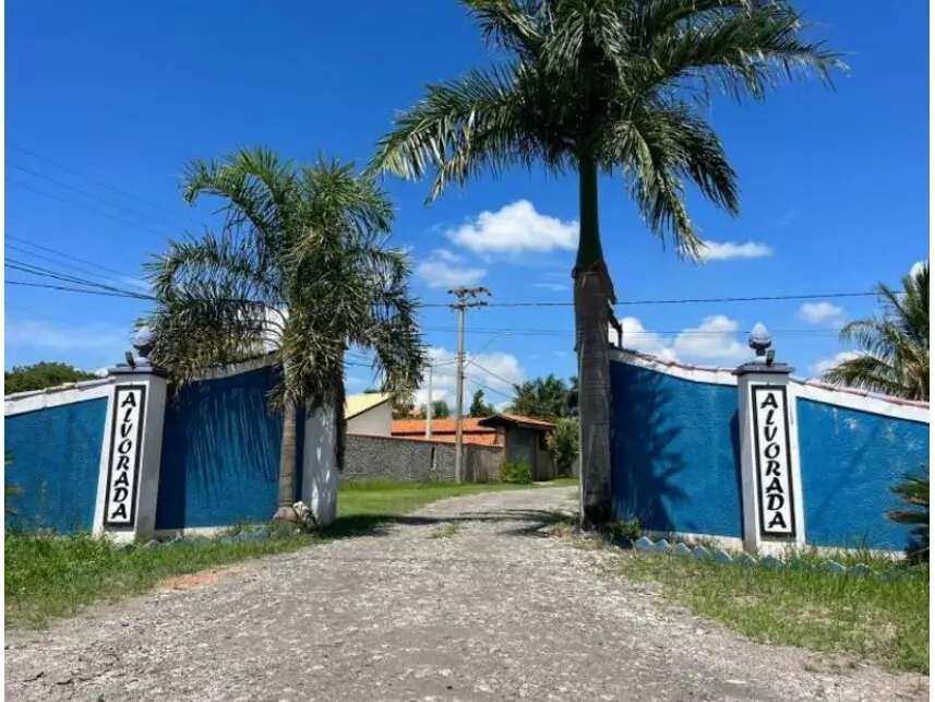 Terreno amplo 1002m² em condomínio, imóvel ocupado