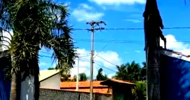 Terreno amplo 1002m² em condomínio, imóvel ocupado