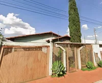 Casa Ocupada com 2 Imóveis em Anápolis