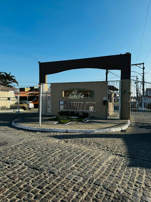 Casa 2 quartos com varanda, 54m² construída, terreno 144m²