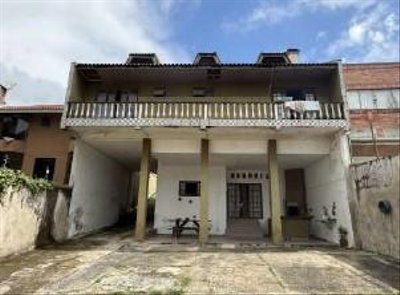 Casa com 4 quartos, 3 banheiros, 450 m²