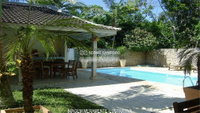 Casa com piscina desocupada, 234,15m² construídos, 495m² de terreno
