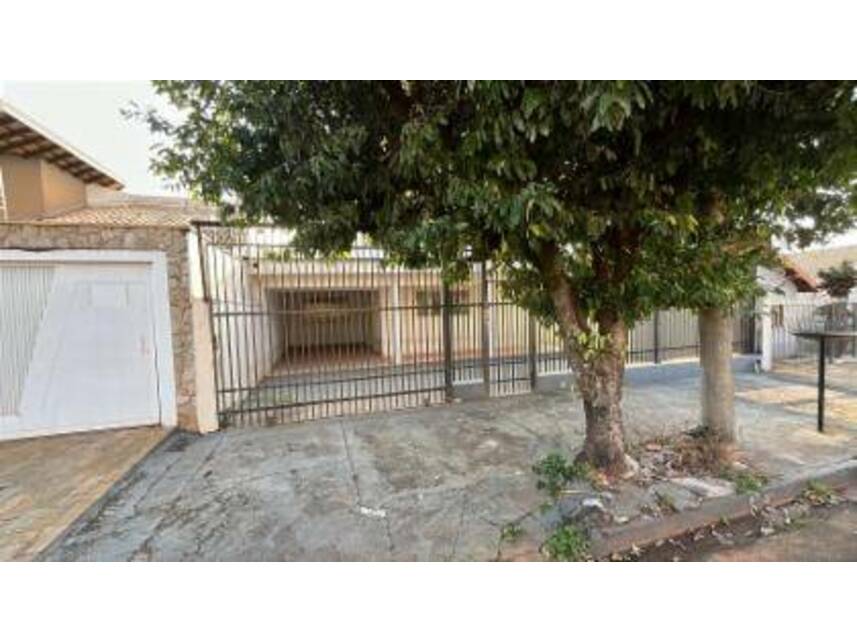 Casa em Leilão com 3 Quartos e 2 Banheiros em Matão/SP