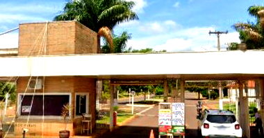 Casa ocupada no Condomínio Village Parati com 172,49 m²