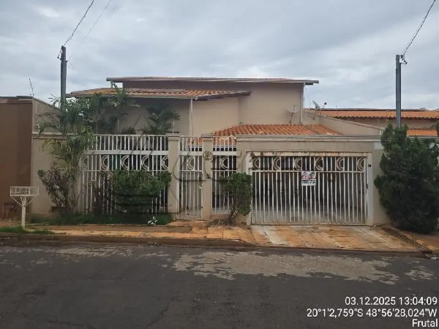 Casa com 2 quartos e 384m² de área privativa