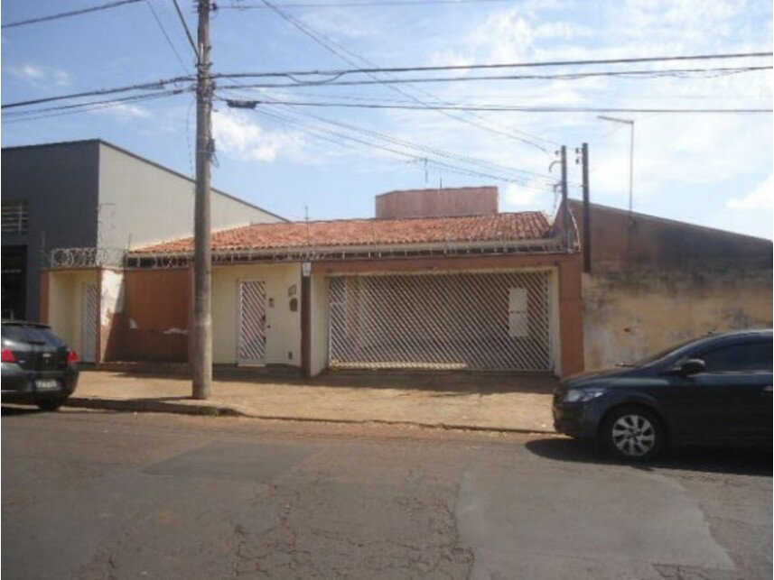 Casa com 3 quartos, 292,70m² construída, ocupada