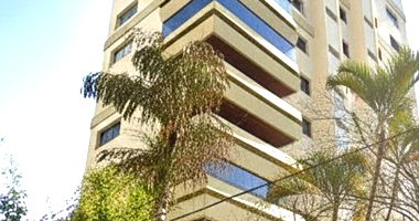 Apartamento Luxuoso com 228m² e 485m² de Área Total em Moema