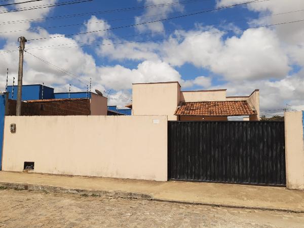 Casa com 2 Quartos e Área de Serviço em Goianinha