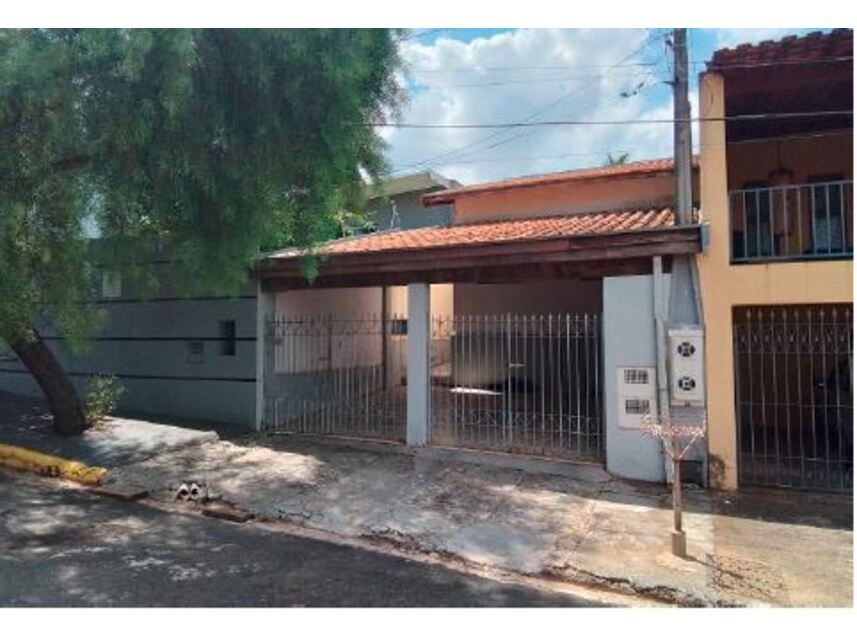Casa Ocupada com 3 Quartos e 2 Banheiros em Nova Odessa