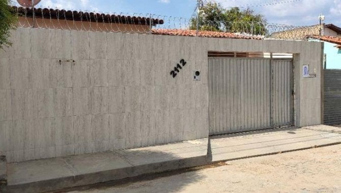 Casa com 4 quartos e 4 banheiros em Floriano - PI