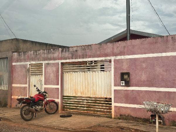 Casa com 3 quartos, 1 banheiro e 61,78m² de área privada