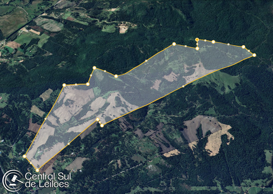 Terreno rural com benfeitorias e edificações, área total 1.694.000m²