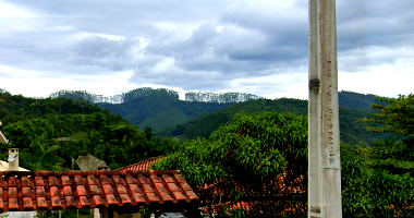 Frações de Terreno Rural com Casa e Acesso pela Rodovia