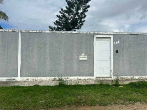 Casa Ocupada com 4 Quartos em Araruama/RJ