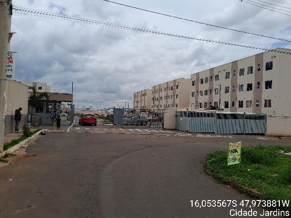 Apartamento com 2 Quartos e Área Privativa em Valparaíso de Goiás