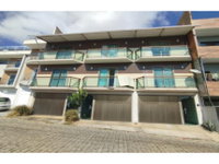 Casa ocupada com 3 vagas e 327,12 m² construídos