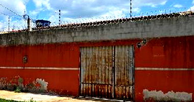 Casa com 3 quartos, 2 banheiros e 1 vaga em Açu/RN