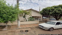 Casa Residencial em Boa Localização com Benfeitorias