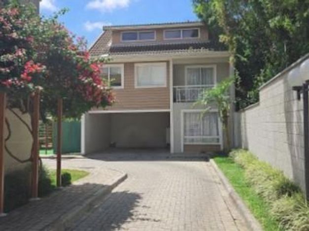 Casa com 660m² de terreno e 177m² construídos, ocupada