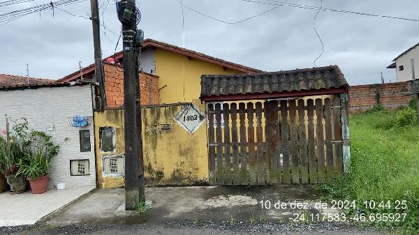 Casa com 2 Quartos e 1 Vaga em Mongaguá