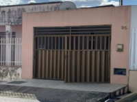 Casa com 4 quartos, 3 suítes e 1 vaga de garagem
