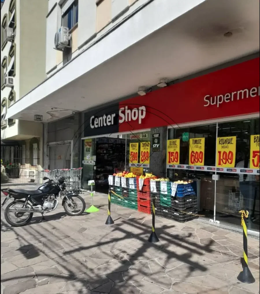 Loja comercial com 749,56m², alugada, 2 andares