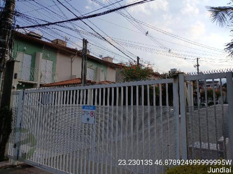 Casa com 2 quartos, 2 banheiros e 2 vagas