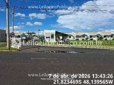 Casa com 2 Quartos e 1 Vaga em Condomínio
