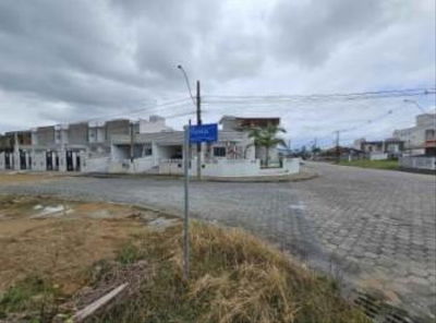 Casa 99m² com 2 quartos, 2 banheiros, garagem, ocupada