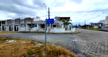 Casa 99m² com 2 quartos, 2 banheiros, garagem, ocupada