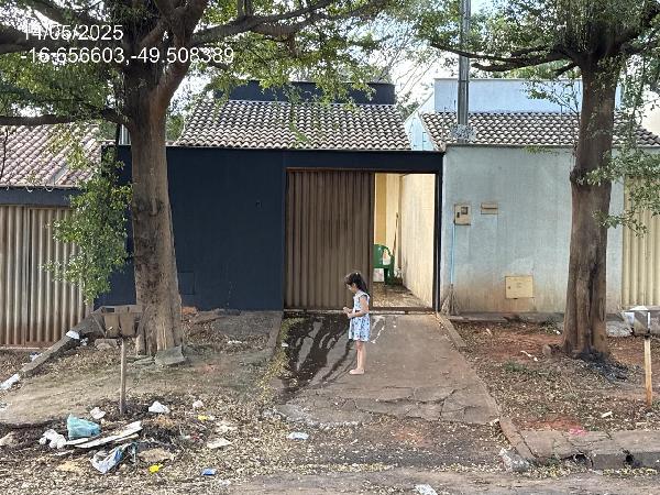 Casa com 2 quartos, varanda, área construída 71,51m², terreno 143m²
