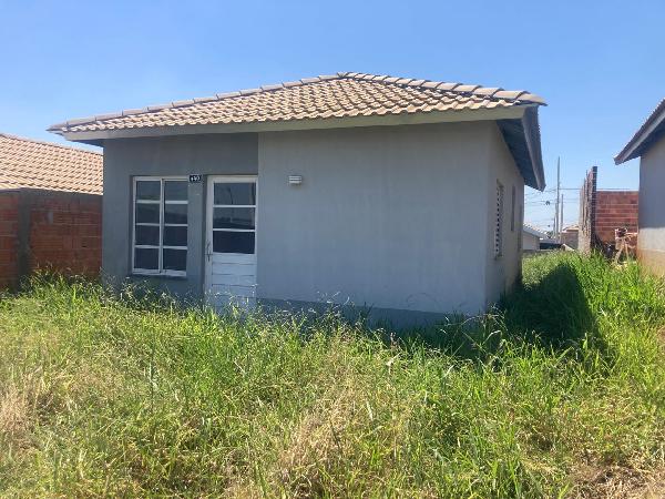 Casa com 2 quartos, 46,27m², área de terreno 169,96m²